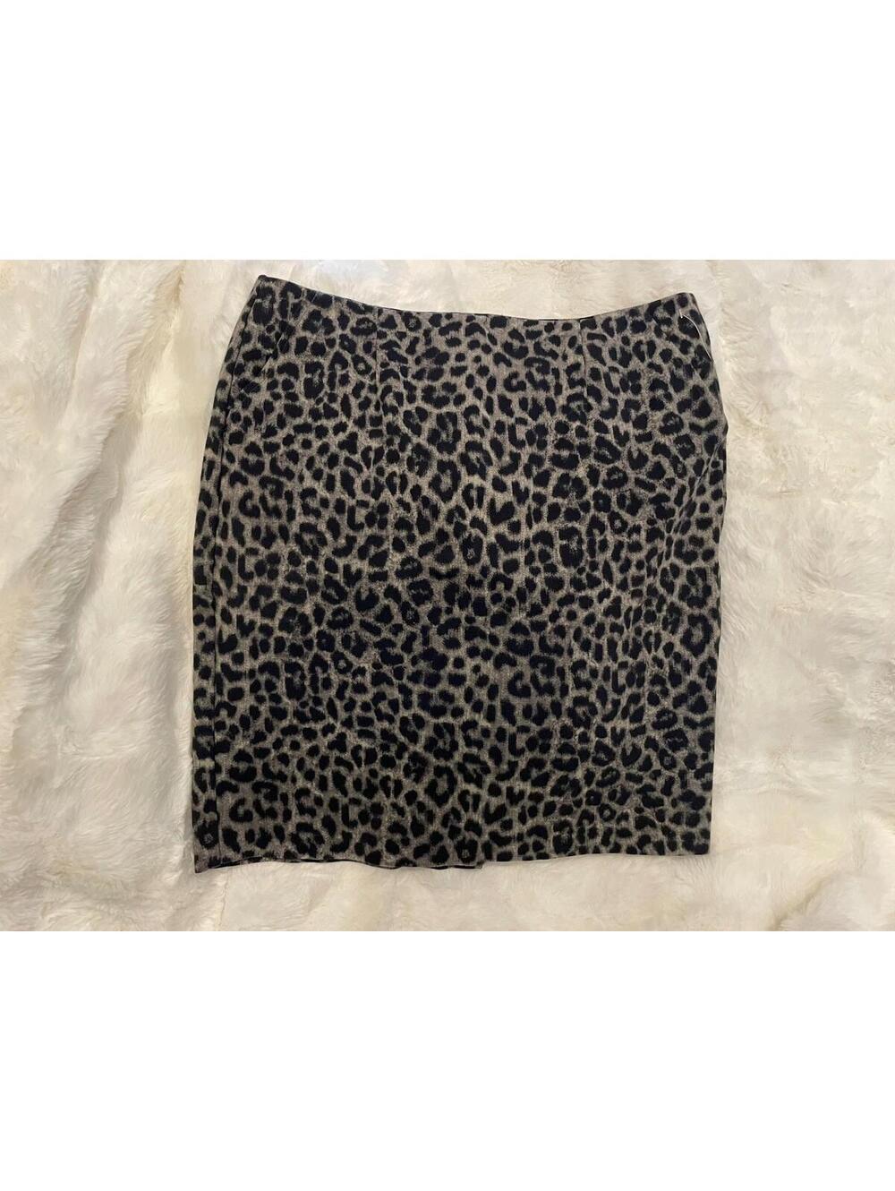 CAbi Jungle Gray Leopard Print Flat Pocket Stretch Skirt - 10